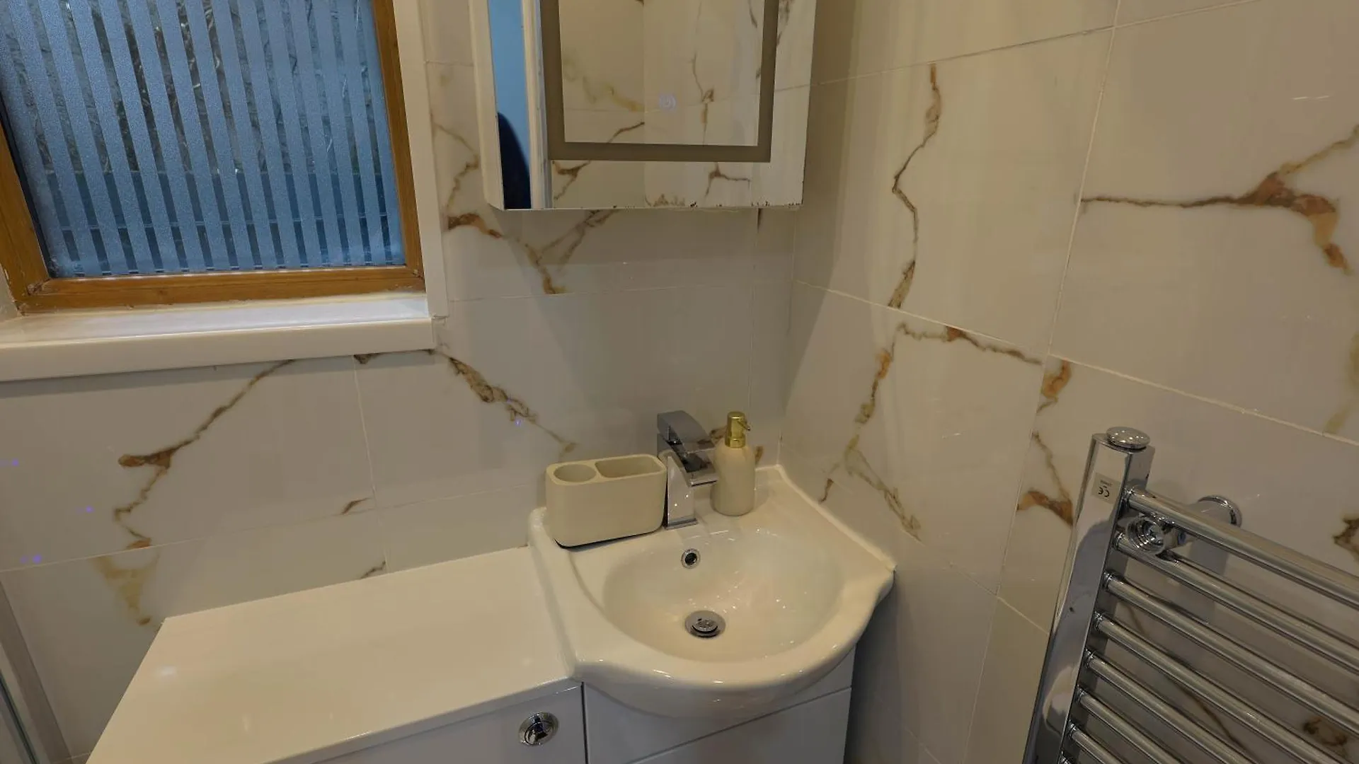 Stylish Apartment In City Centre - Walk Everywhere Cardiff 0*,