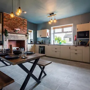 Holmfield House Clayton West
